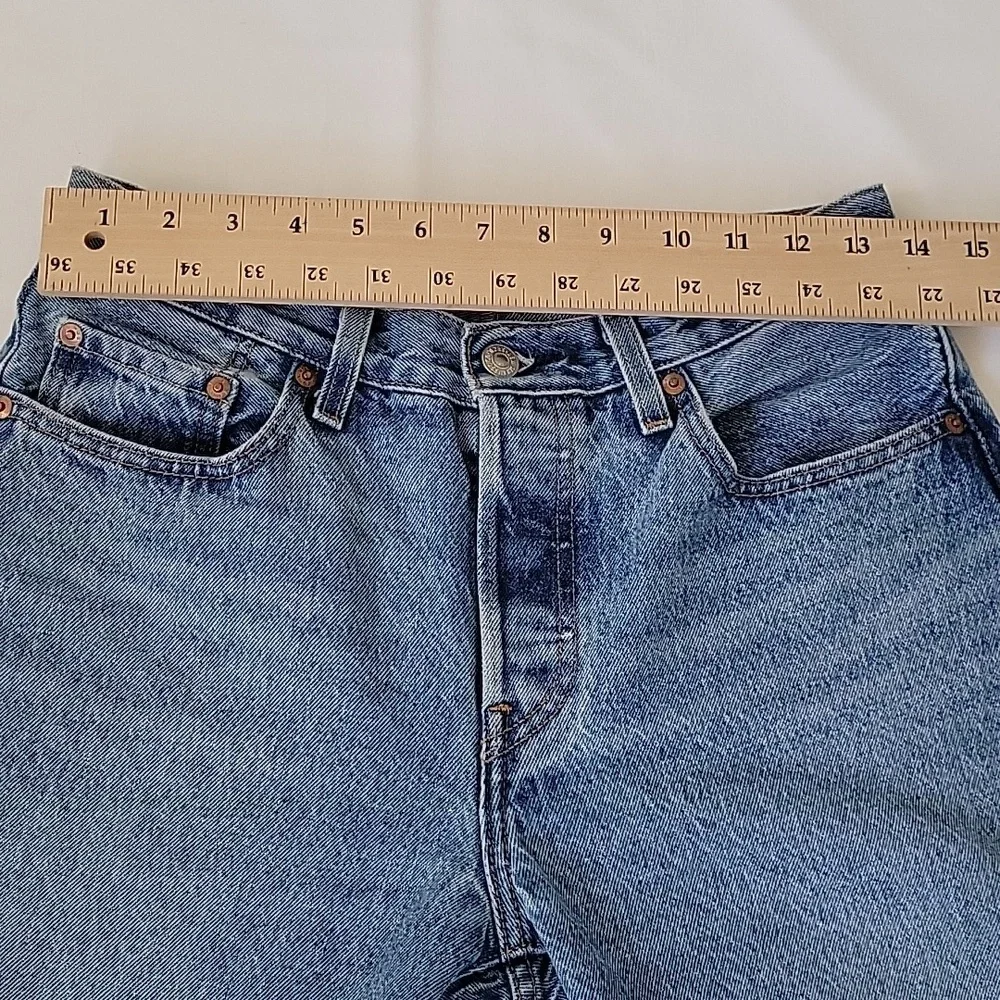 Levi's 501 Womens Jeans 26 Waist 30 Length Leather Patch Big L Tag 100% cotton - Picture 11 of 11